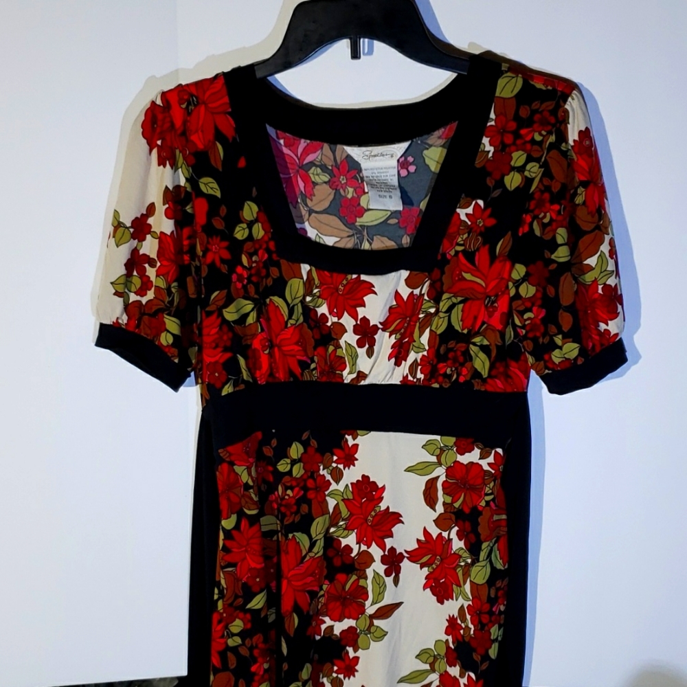 Speechless Top, Women's Small, White with Red Floral Pattern and Black Accents.